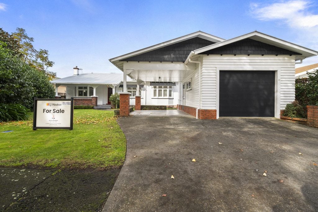 44 Manapouri Crescent, Hokowhitu, Palmerston North - Carousel 1