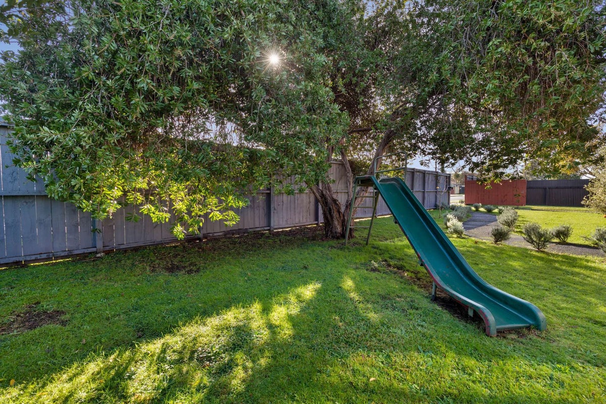 7 Isobel Street, Fairy Springs, Rotorua - Carousel 2