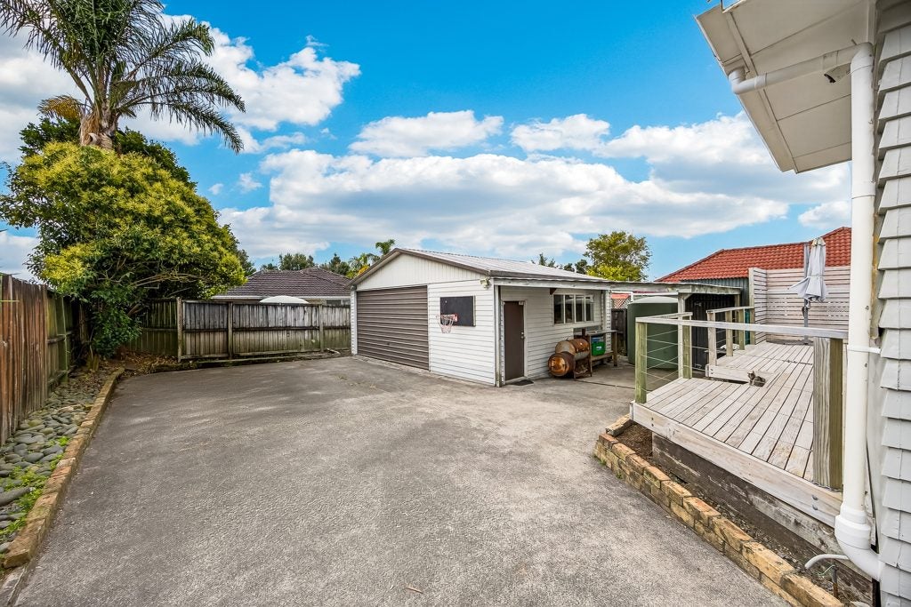 36 Pine Avenue, Henderson, Auckland - Carousel 2