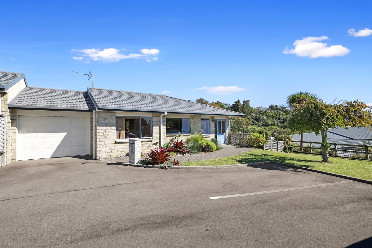 8/32 Mill Road, Lower Vogeltown, New Plymouth - Carousel 1