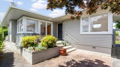 33 Vera Road, Te Atatu South, Auckland - Carousel 1