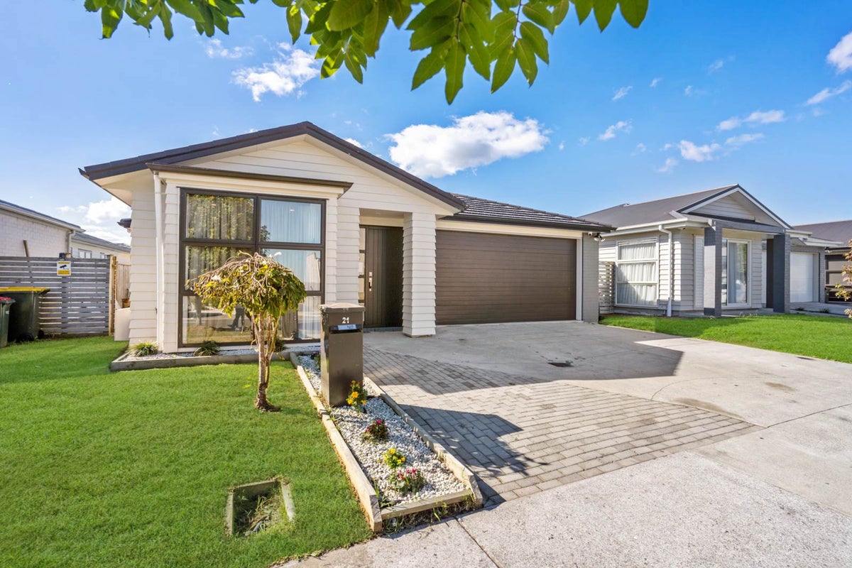 21 Hollowout Street, Takanini, Auckland - Carousel 1