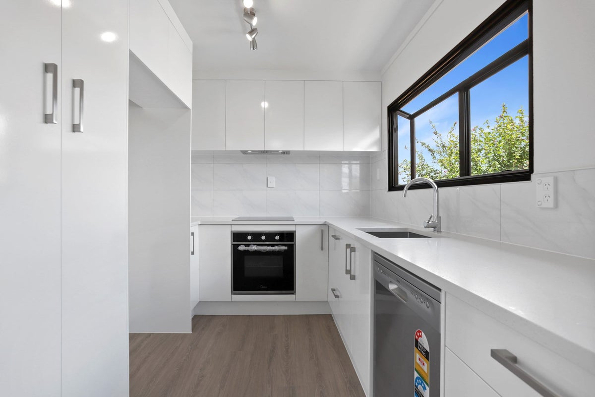 1/181 Edmonton Road, Te Atatu South, Auckland - Carousel 2