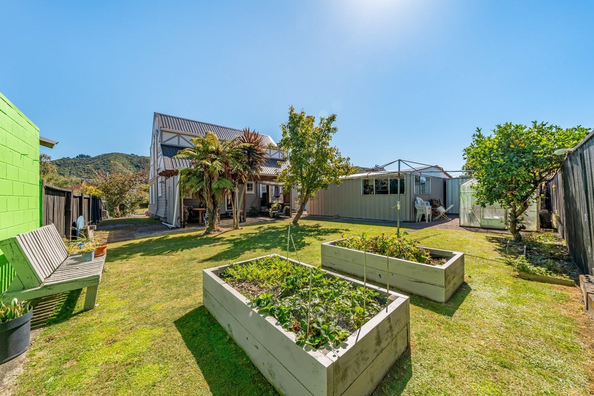18 Akron Grove, Totara Park, Upper Hutt - Carousel 2