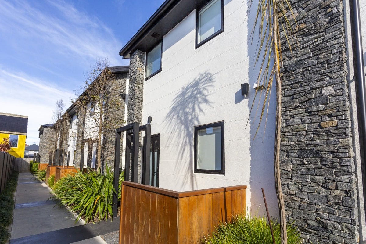 2/41 Gracefield Avenue, Christchurch Central, Christchurch - Carousel 1