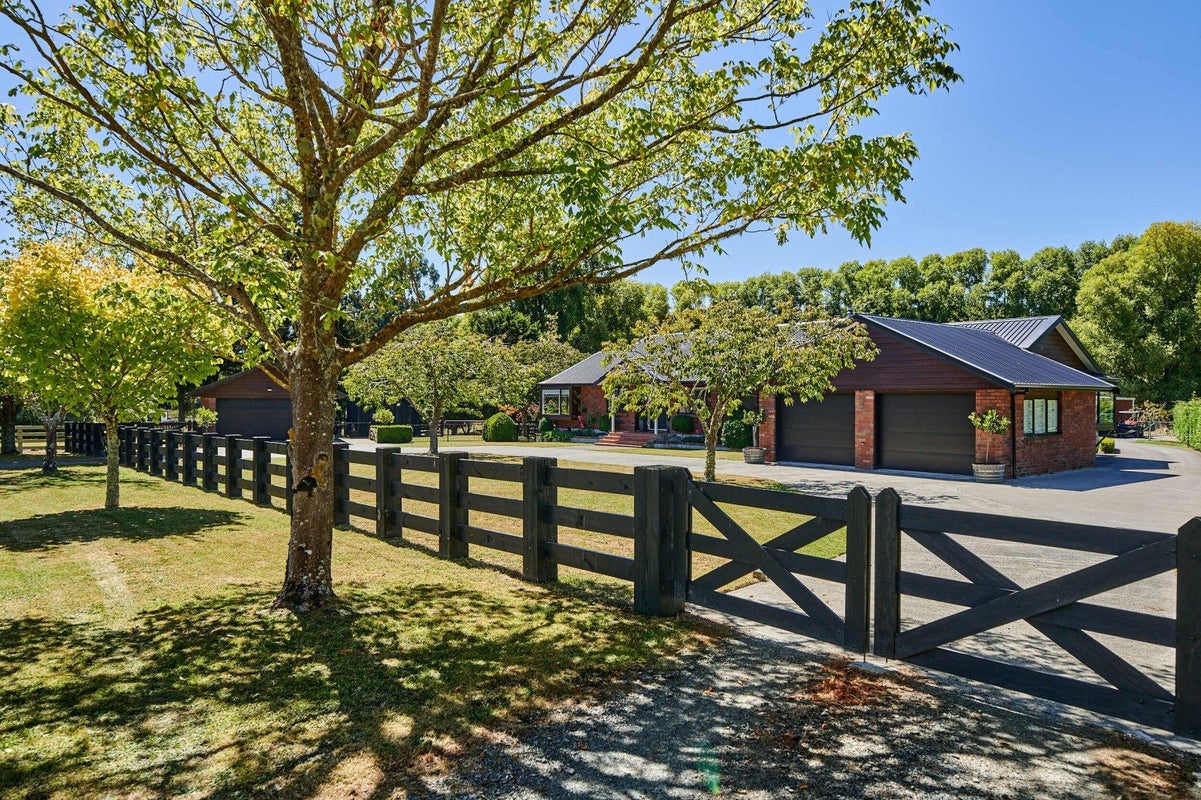 262B Katherine Mansfield Drive, Whitemans Valley, Upper Hutt - Carousel 1