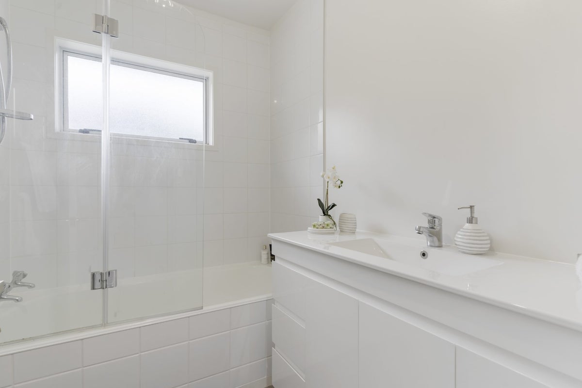 2/25 Archdall Street, Meadowbank, Auckland - Carousel 17