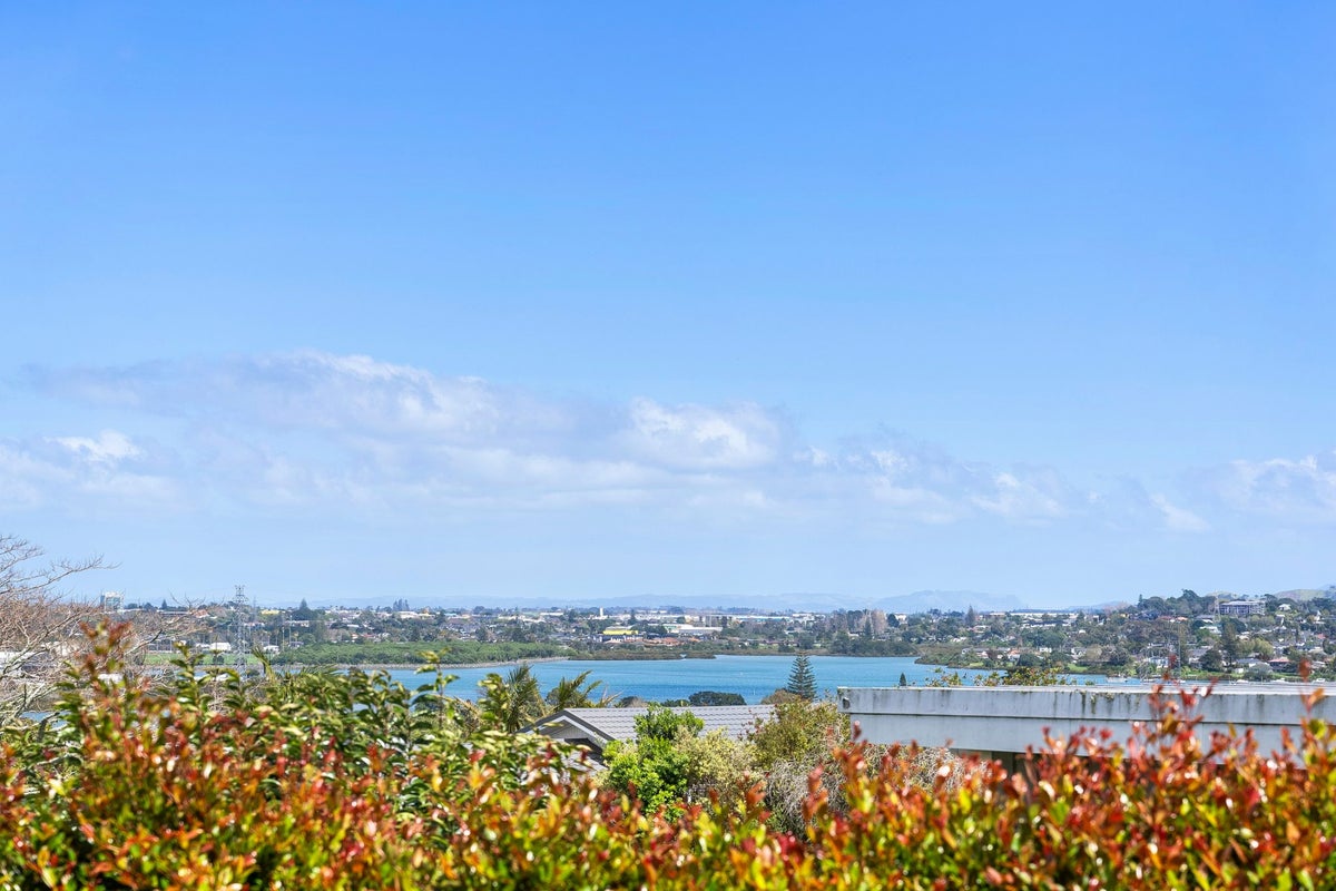 12 Miramar Place, Pakuranga, Auckland - Carousel 1