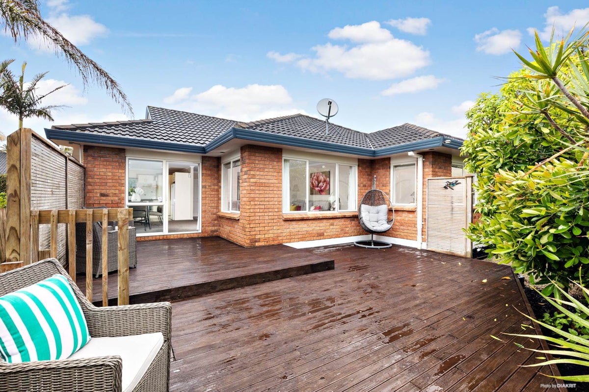 3 Dairyland Drive, East Tamaki Heights, Auckland - Carousel 1