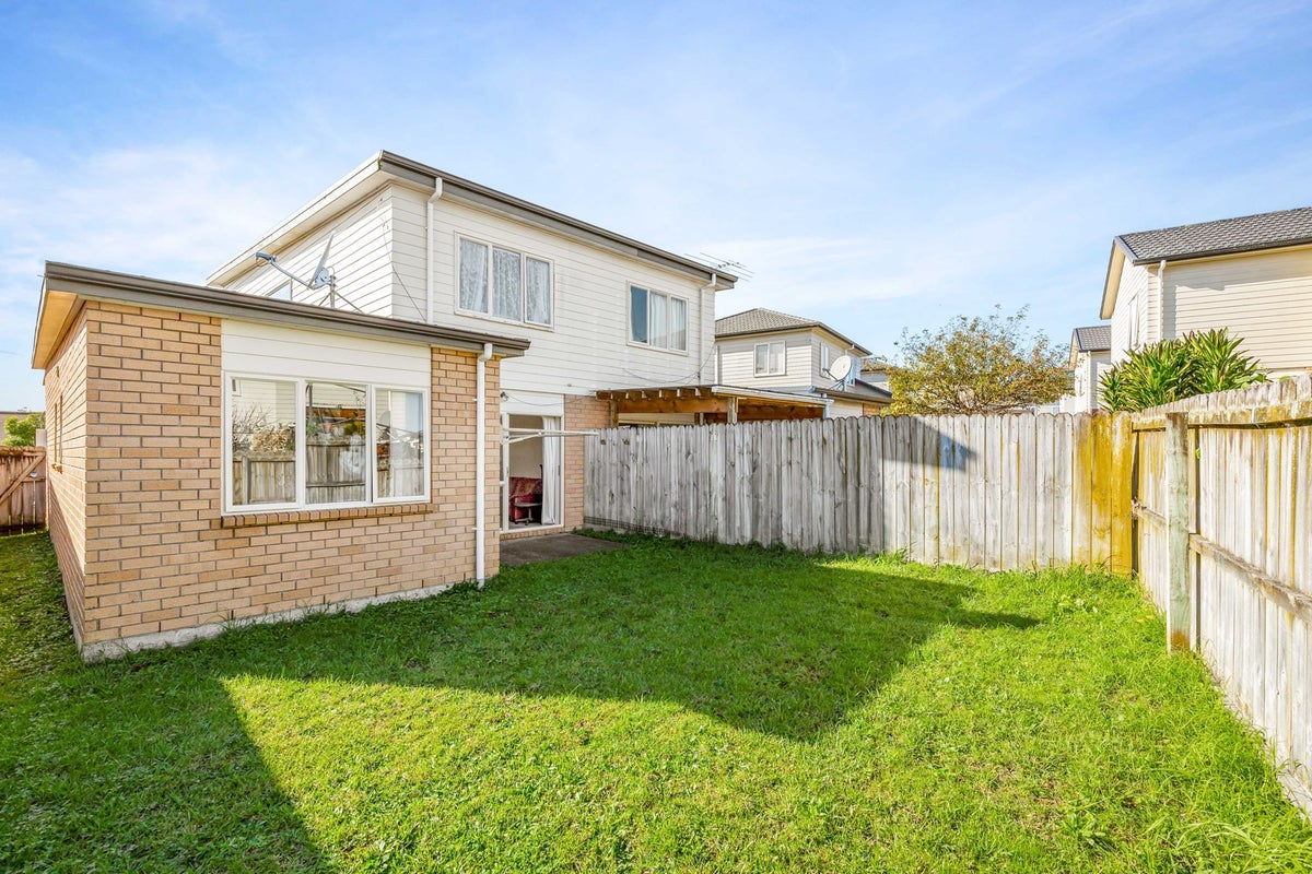 55 Brashier Circle, Sunnyvale, Auckland - Carousel 1