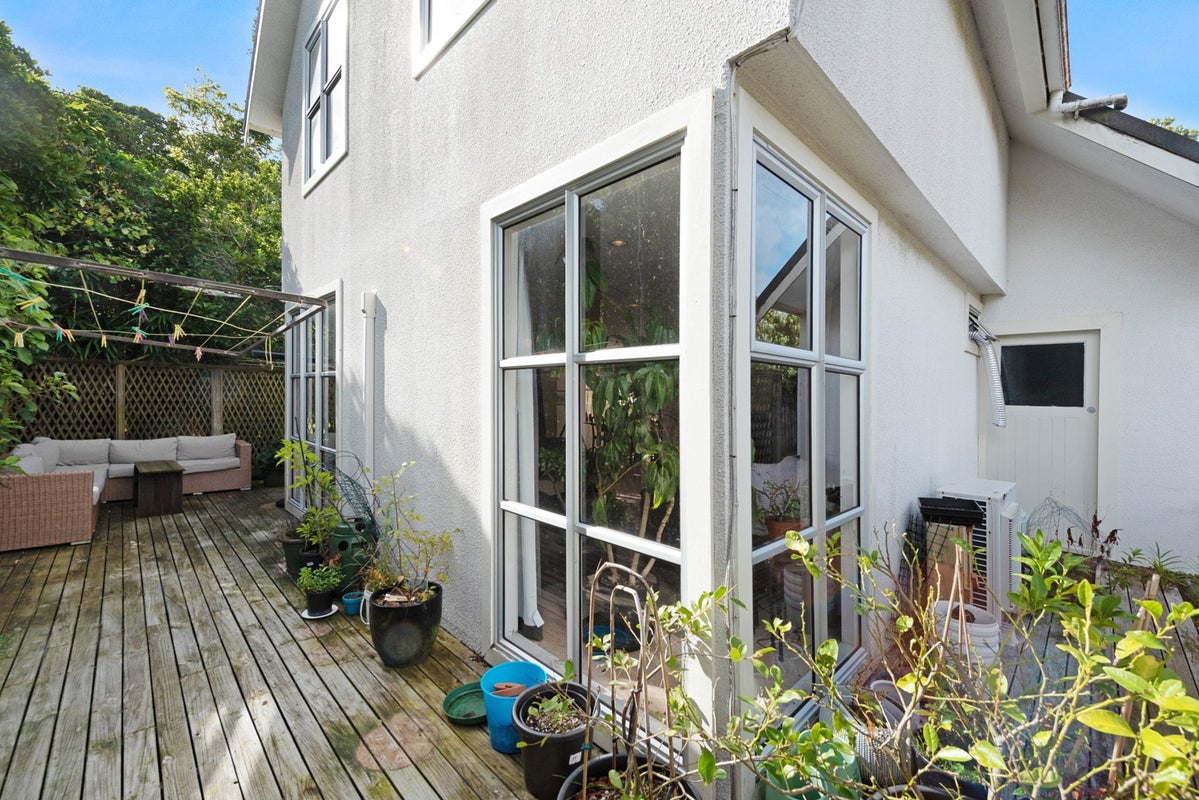 16 Plymouth Street, Karori, Wellington - Carousel 1