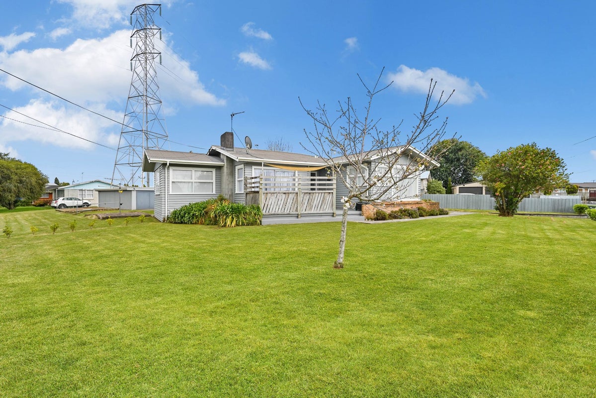 1 Leeds Street, Silverdale, Hamilton - Carousel 1