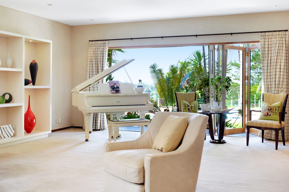 131 Point View Drive, East Tamaki Heights, Auckland - Carousel 2