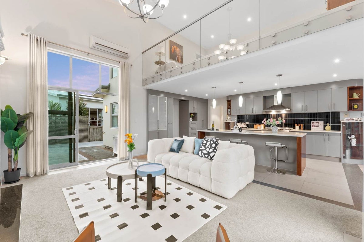 8 Springvale Drive, Fairview Heights, Auckland - Carousel 2