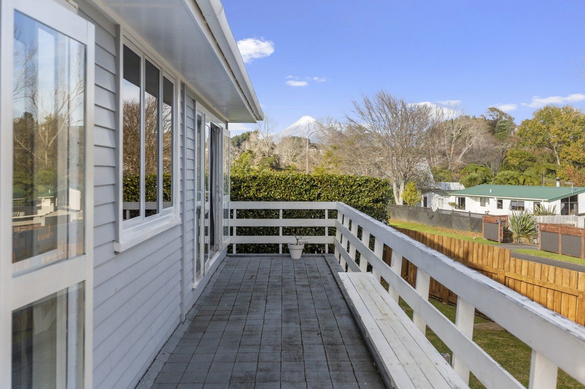 5 Heaphy Street, Westown, New Plymouth - Carousel 1