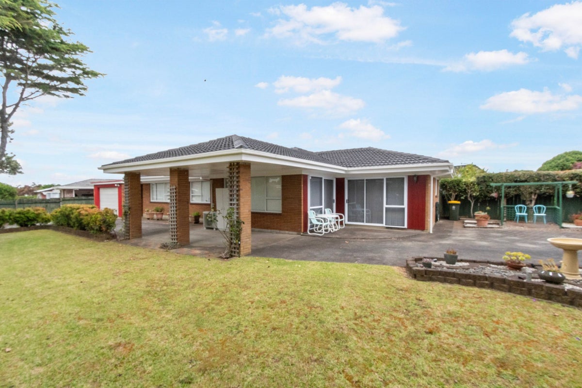 12 Gibbons Road, Weymouth, Auckland - Carousel 1