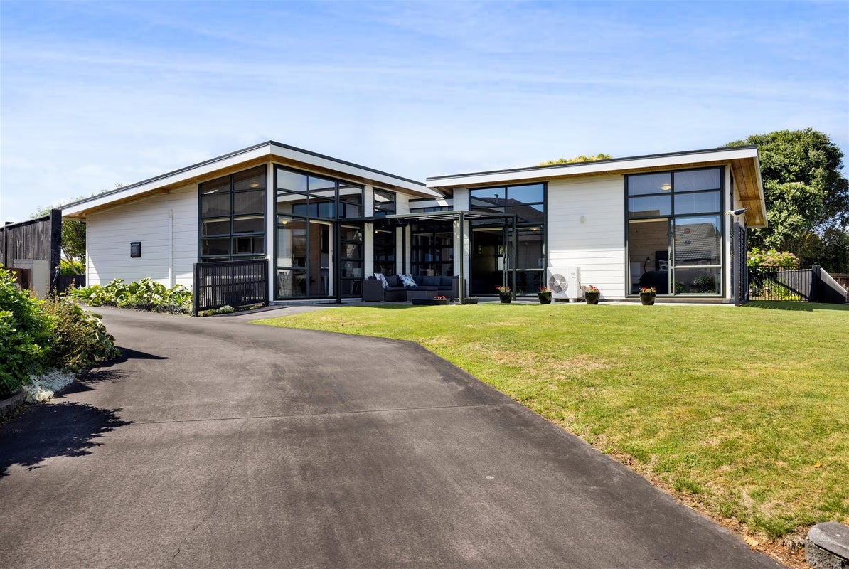 11 Highfield Place, Highlands Park, New Plymouth - Carousel 1