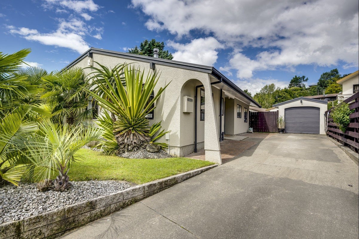 17 Churchill Drive, Taradale, Napier - Carousel 14