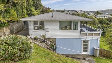 84 Beazley Avenue, Paparangi, Wellington - Carousel 1