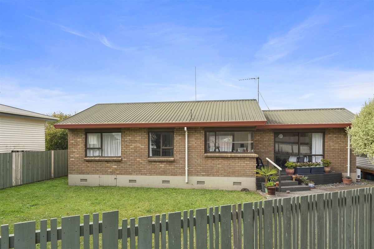 9A Saxbys Road, Glenview, Hamilton - Carousel 2