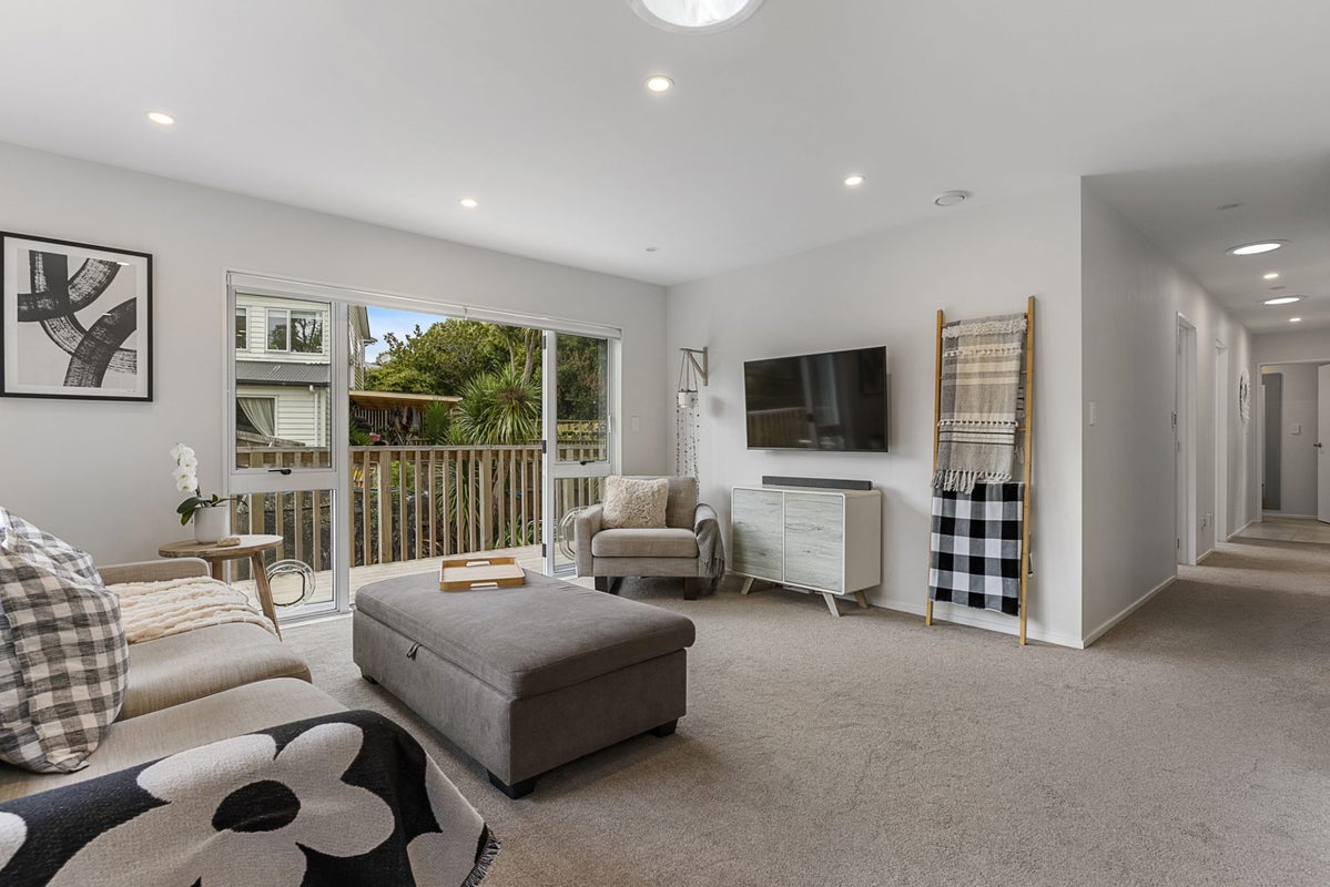2/58 Botany Road, Howick, Auckland - Carousel 1