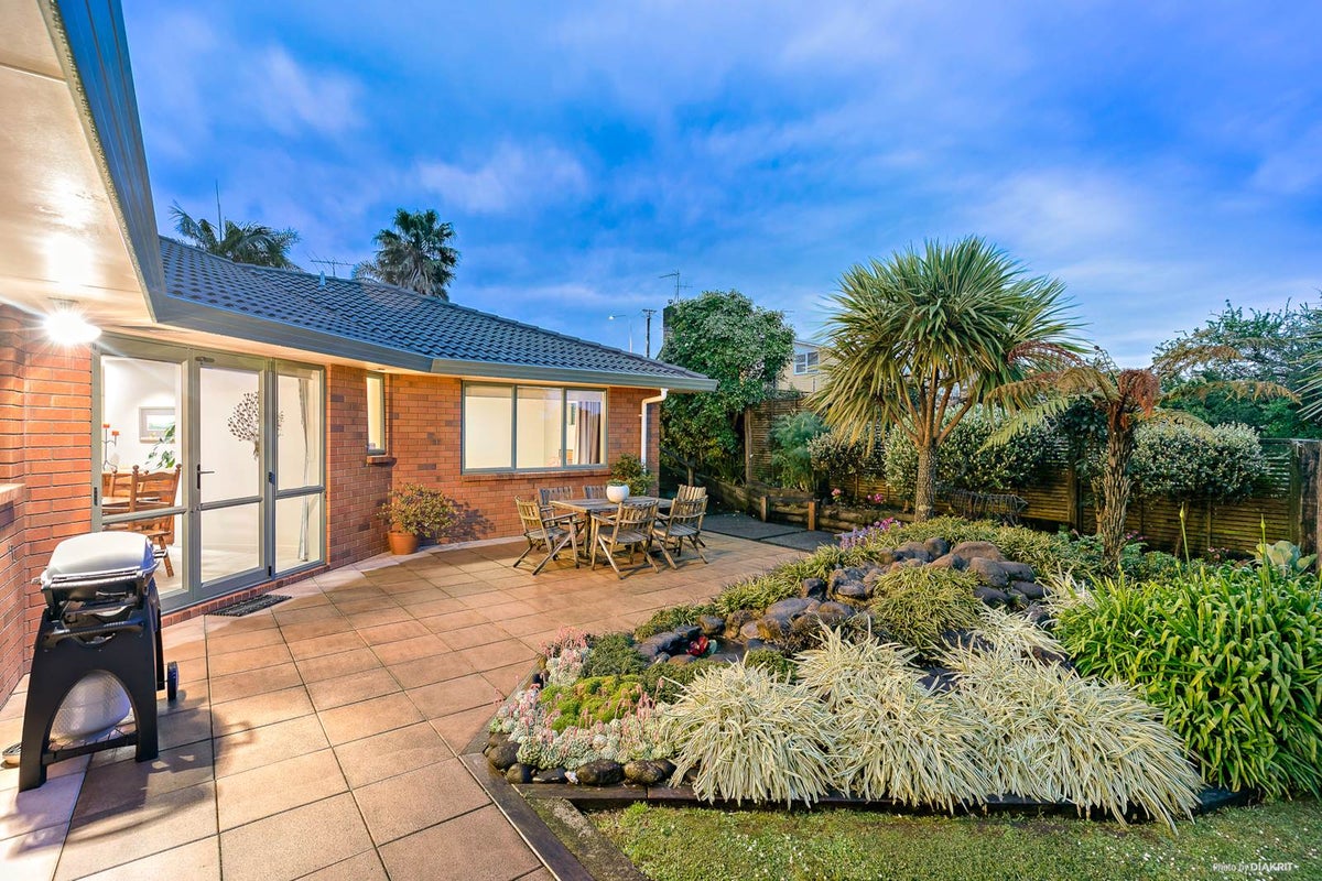 4 Ponderosa Drive, Oteha, Auckland - Carousel 2