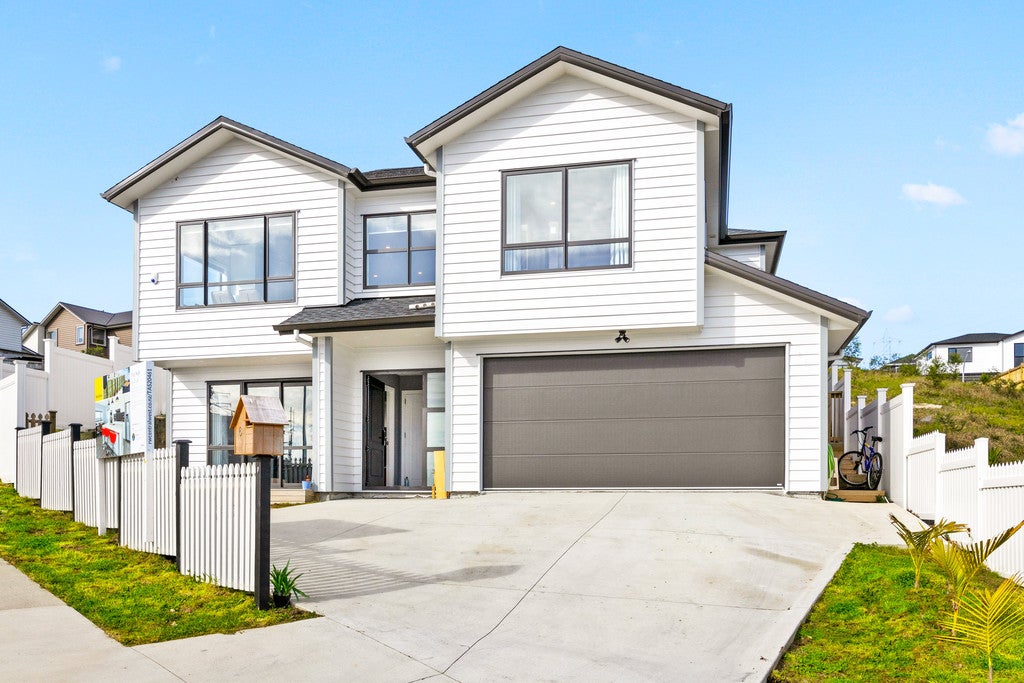6 Keiha Crescent, Massey, Auckland - Carousel 1