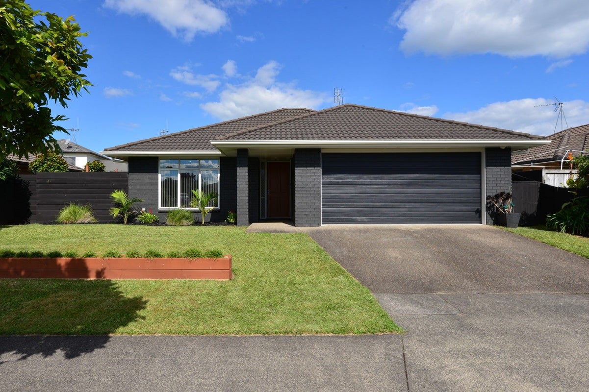 14 Parkside Drive, Huntington, Hamilton - Carousel 1