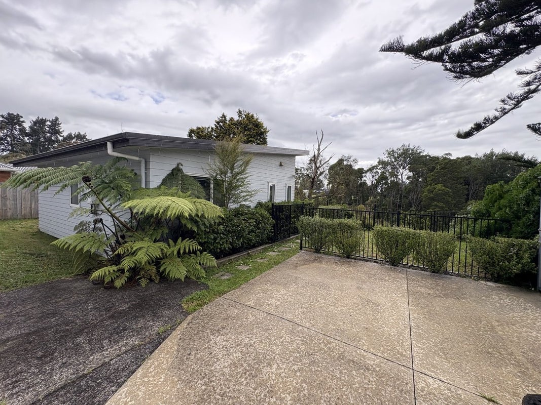 20 Stokes Crescent, Maeroa, Hamilton - Carousel 1