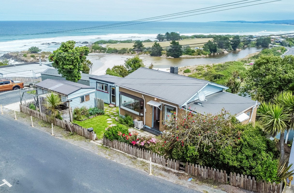 8 Scroggs Hill Road, Brighton, Dunedin - Carousel 1