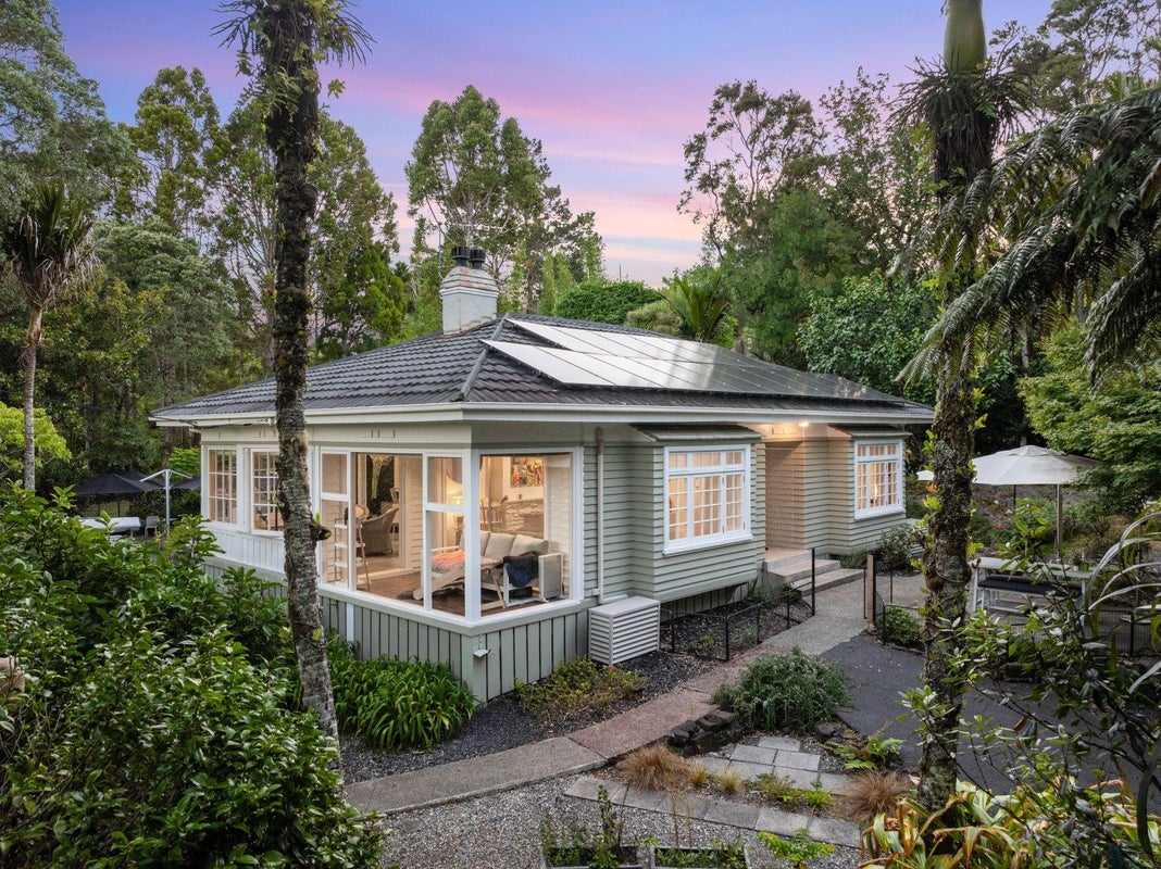 319 Huia Road, Titirangi, Auckland - Carousel 1