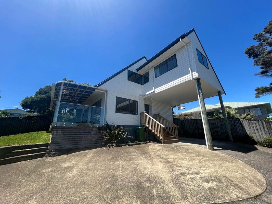 316 Whangaparaoa Road, Stanmore Bay, Whangaparaoa - Carousel 1