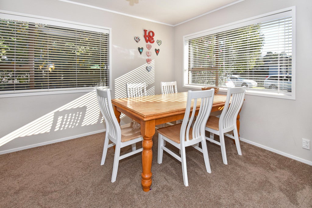 4 Gloaming Place, Conifer Grove, Takanini - Carousel 2