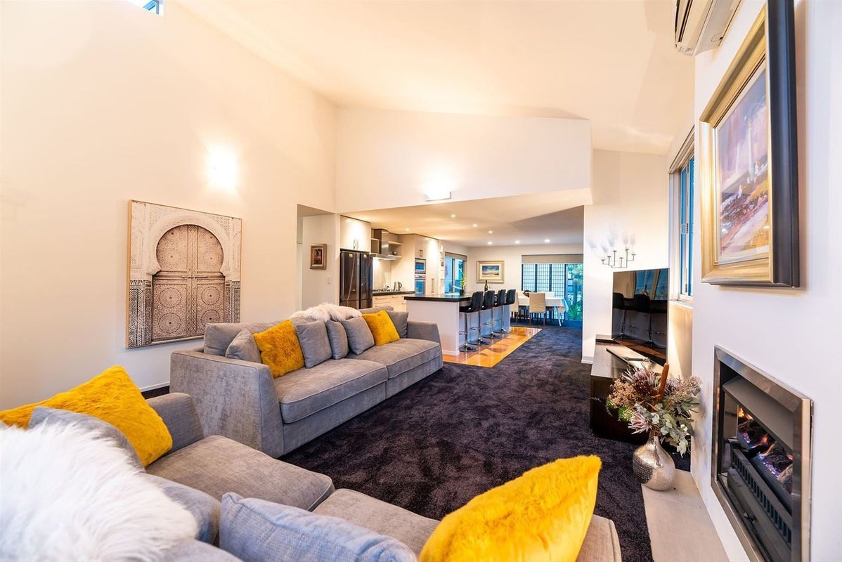 90A Beach Road, Castor Bay, Auckland - Carousel 2