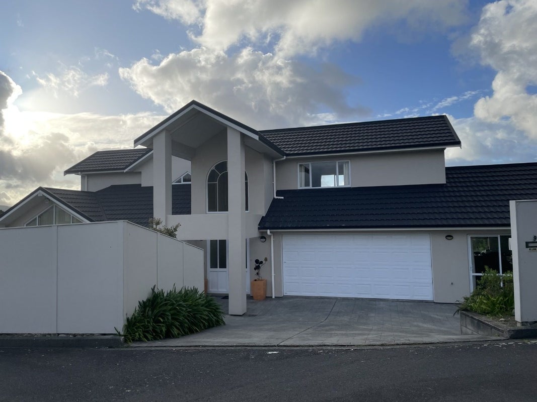 9 The Topdeck, Whitby, Porirua - Carousel 1