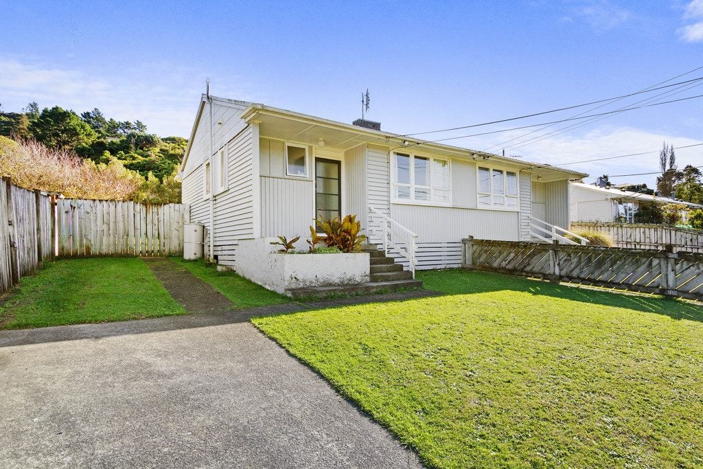 2/226 George Street, Stokes Valley, Lower Hutt - Carousel 1