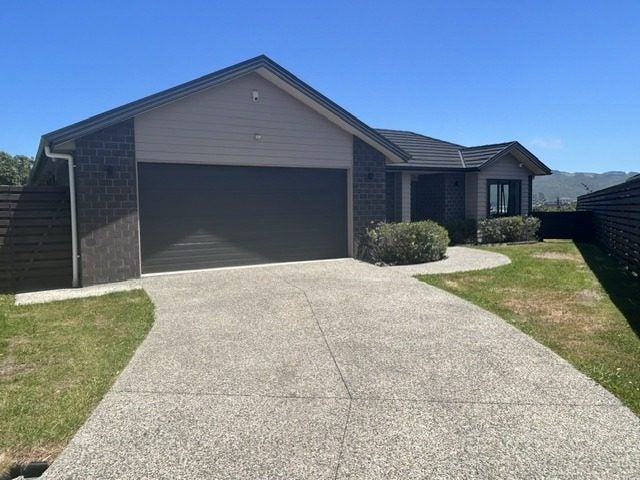 34 Sumner Terrace, Aotea, Porirua - Carousel 1