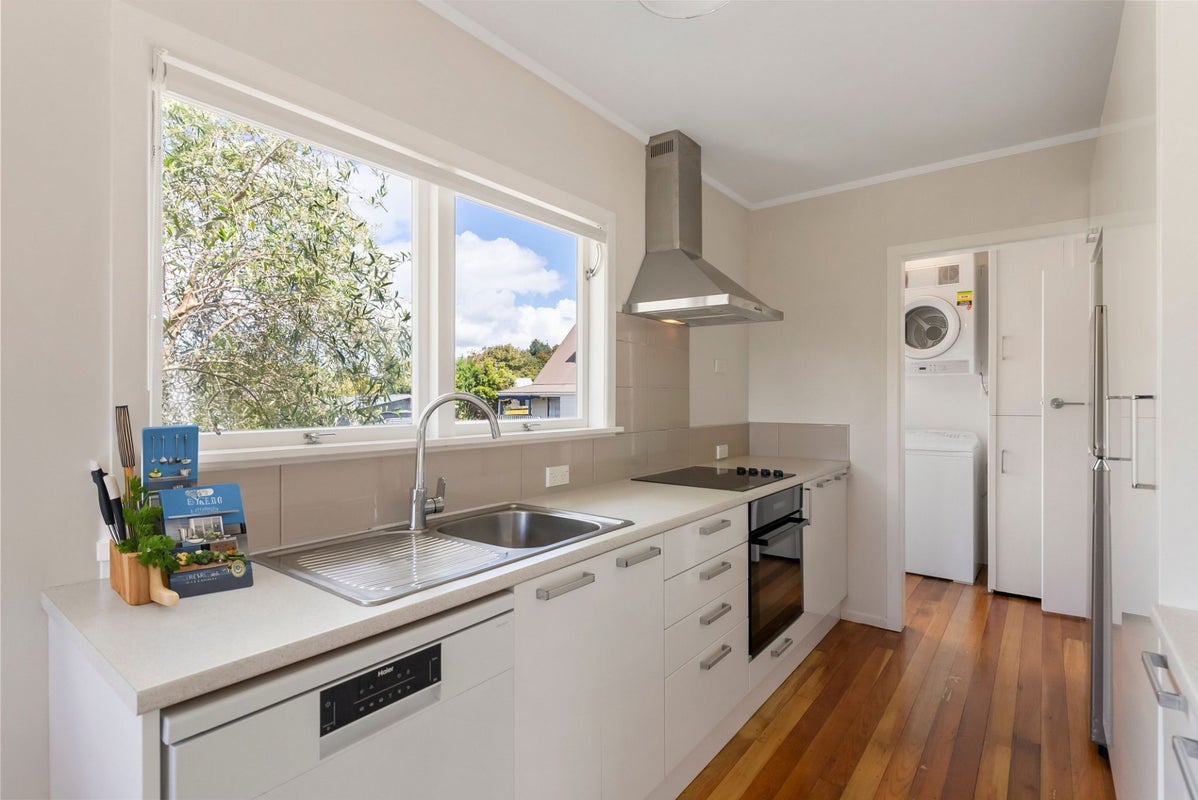 11 O'Donn Avenue, Beach Haven, Auckland - Carousel 2