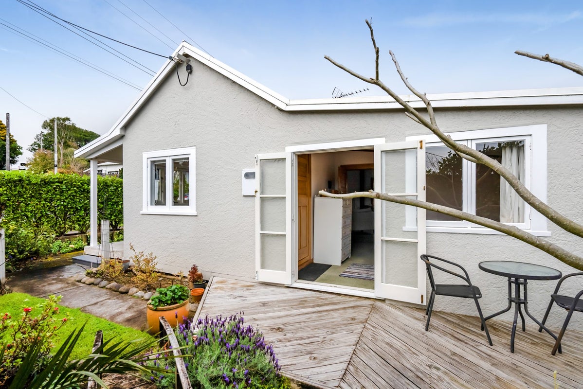 210A Tukapa Street, Westown, New Plymouth - Carousel 2