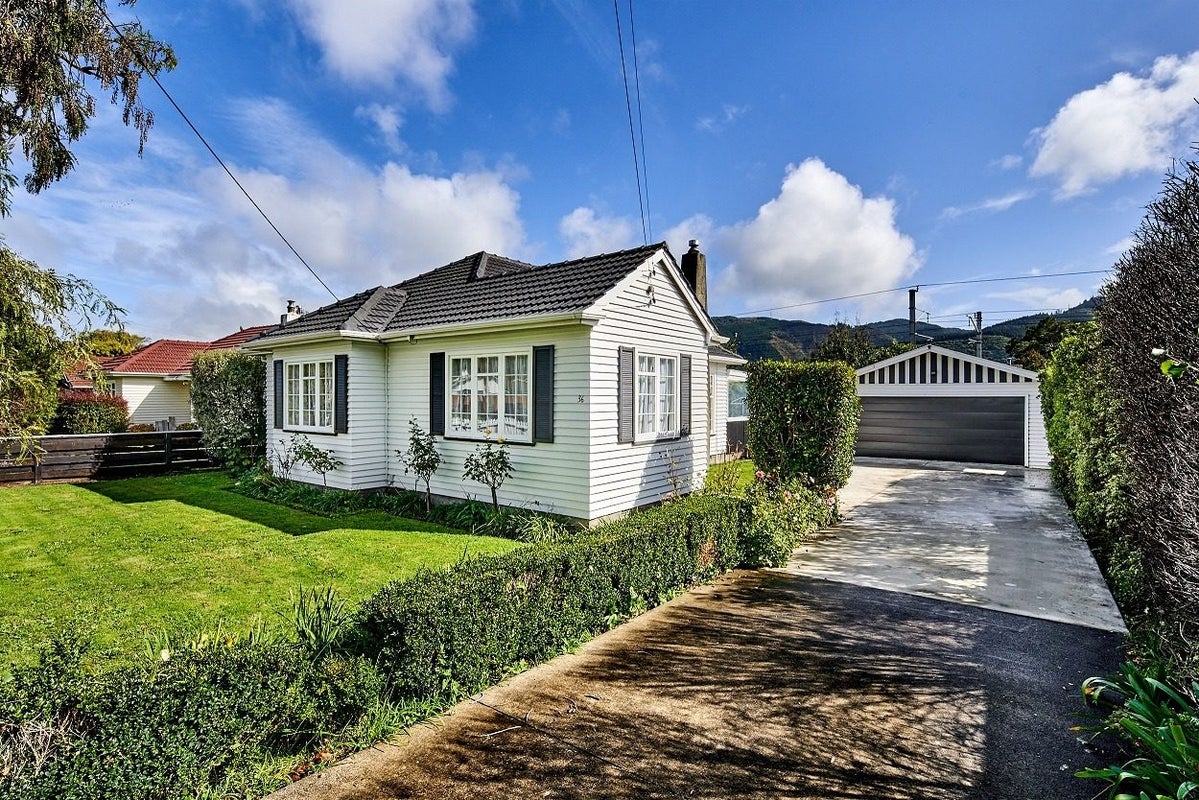 36 Heretaunga Square, Silverstream, Upper Hutt - Carousel 1