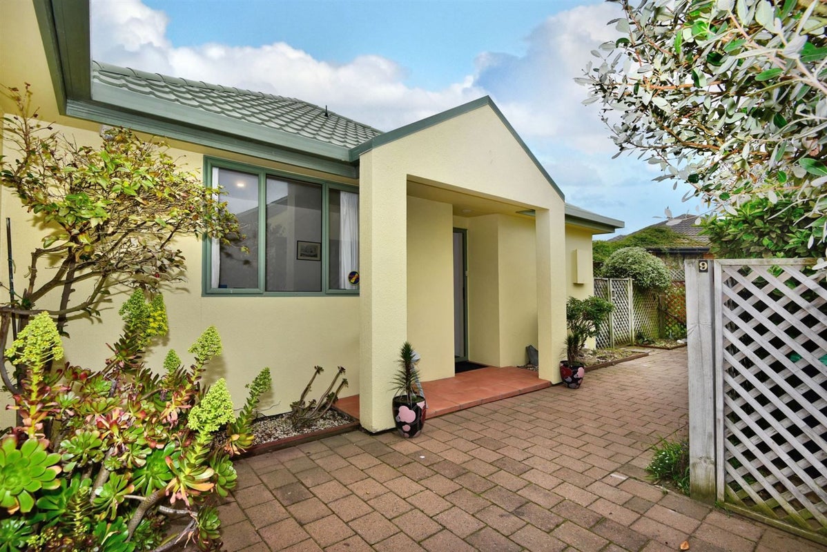 4/90 Hawke Street, New Brighton, Christchurch - Carousel 1
