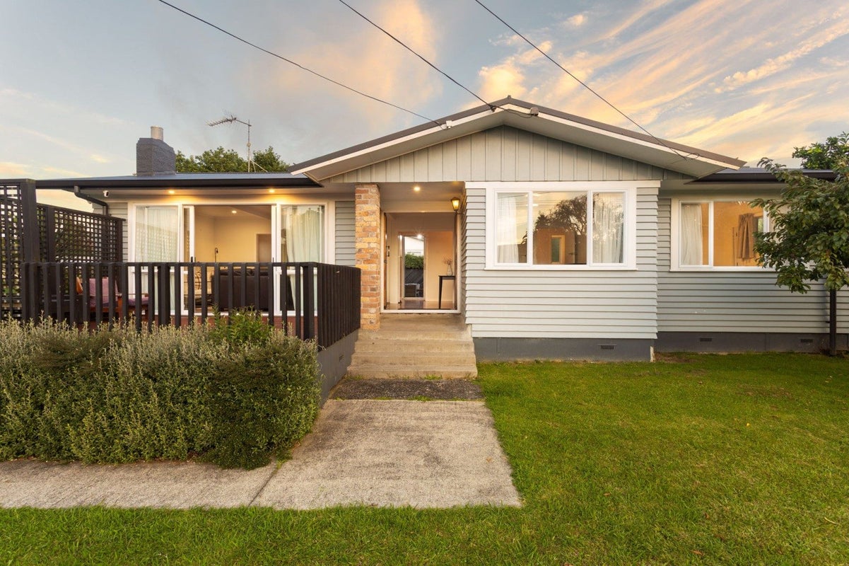 20 Te Anau Place, Glenview, Hamilton - Carousel 1