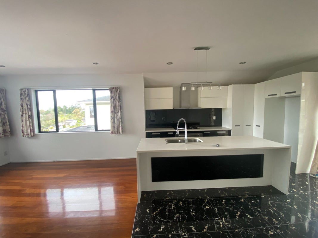 31 Namsan Close, Fairview Heights, Auckland - Carousel 2
