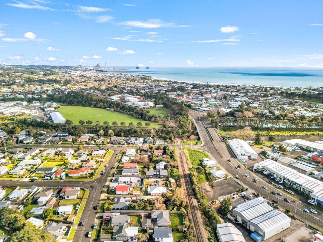 11A Atiawa Street, Glen Avon, New Plymouth - Carousel 21