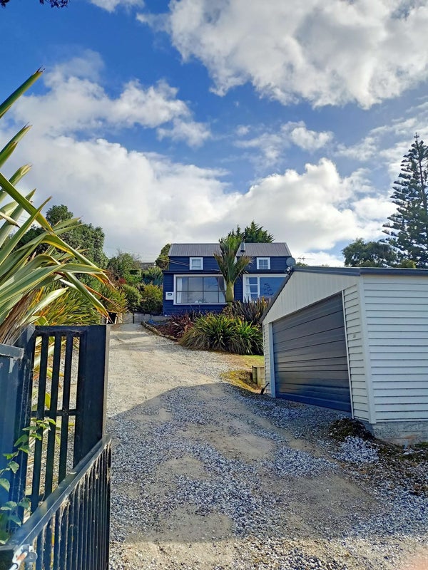 17 Queen Street, Brighton, Dunedin - Carousel 1