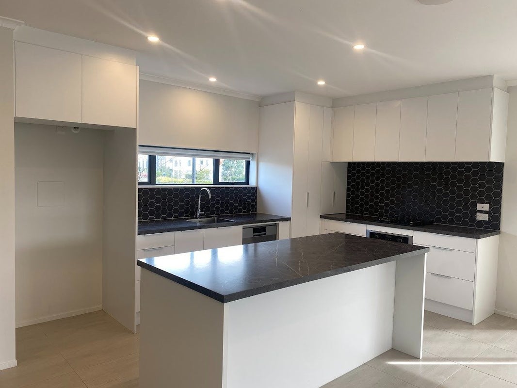 2 Orona Place, Conifer Grove, Takanini - Carousel 2