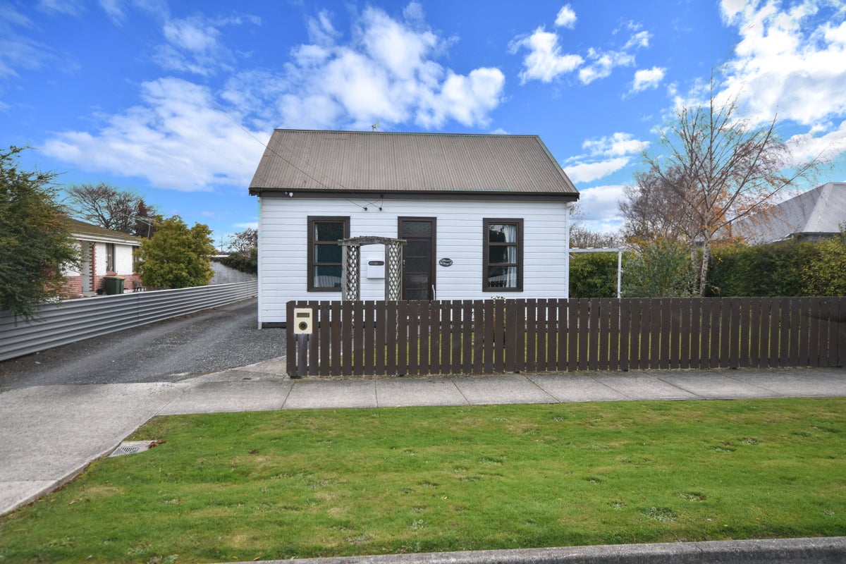 14 Centennial Avenue, Milton - Carousel 23