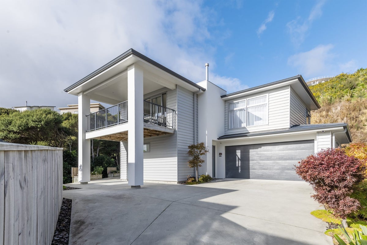 10 Okataina Way, Aotea, Porirua - Carousel 1