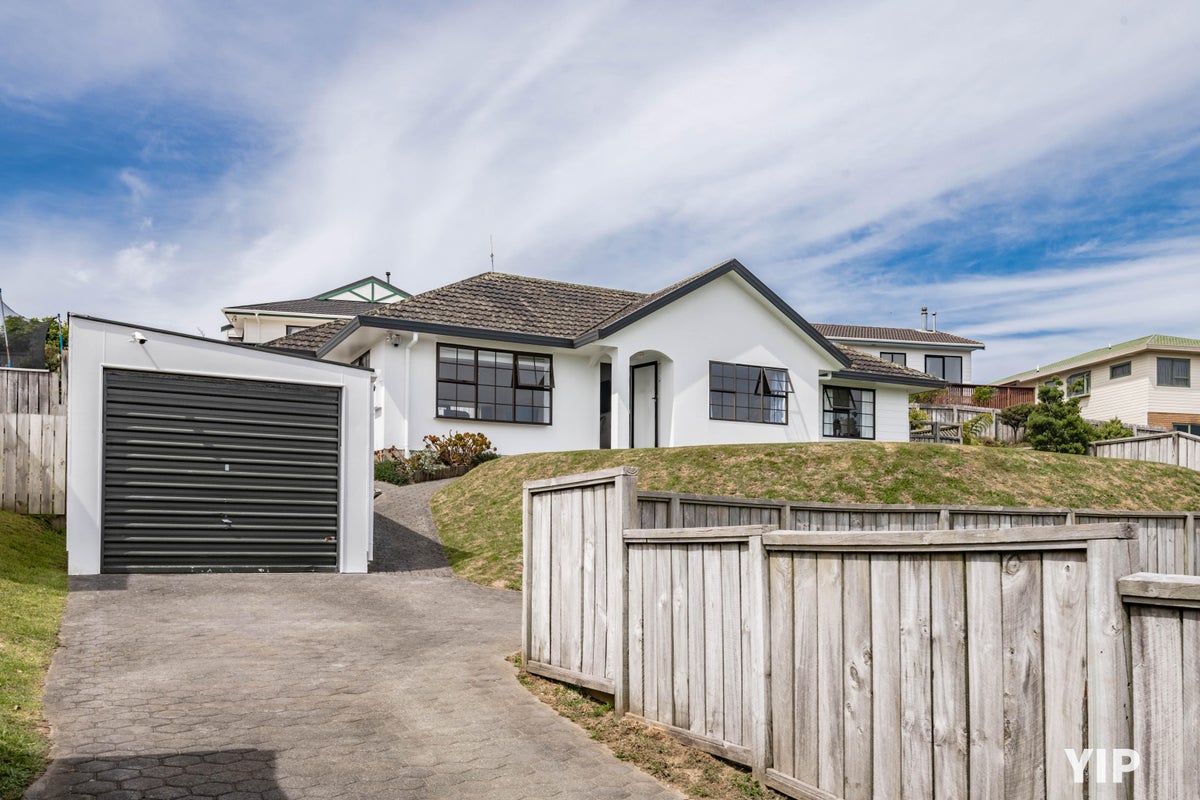 11B Fernwood Court, Woodridge, Wellington - Carousel 1