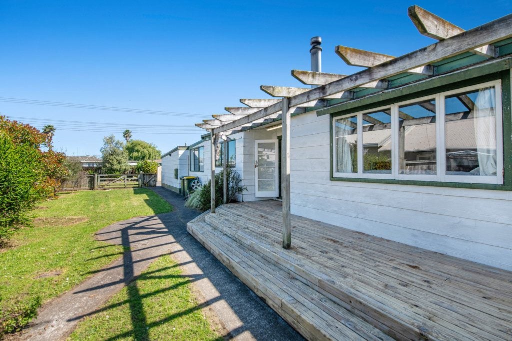 17 Parakai Avenue, Parakai, Helensville - Carousel 2
